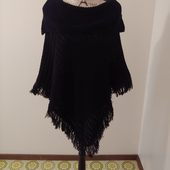 Black sweater poncho one size fits all - Picture 3 of 7